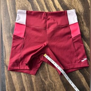 Brooks 5” Method shorts - women - running - red and pink